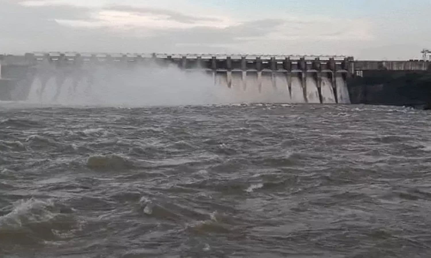 Bargi Dam Alert : बरगी बांध के गेट कभी भी खुल सकते हैं! जल स्तर 420.15 मीटर पर पहुंचा, नर्मदा घाटों पर 3-4 फीट बढ़ेगा पानी